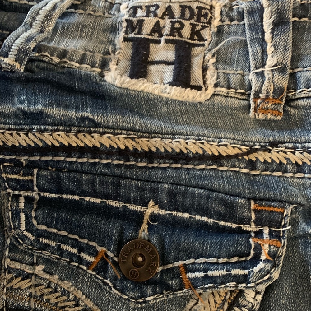 Trade Mark H distressed jean capris